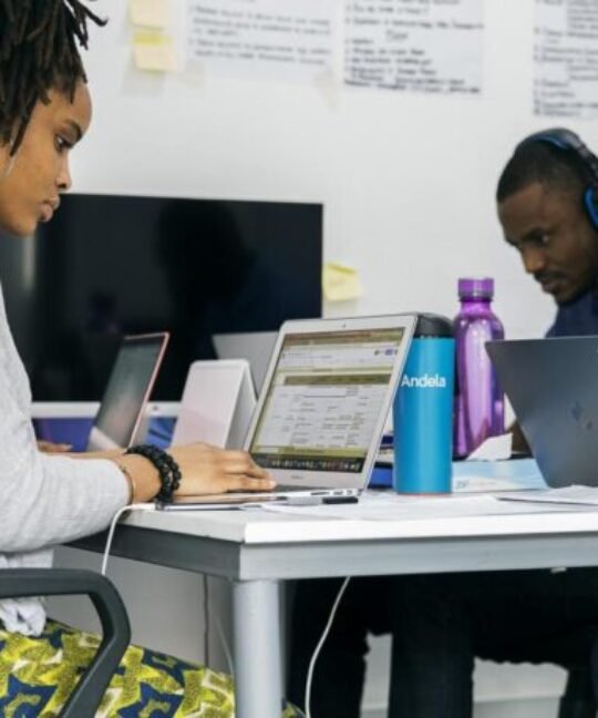 Comment devenir développeur d’applications mobiles au Cameroun ?