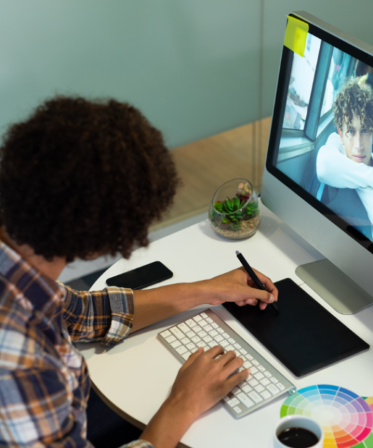 Comment se passe une formation en design graphique en ligne