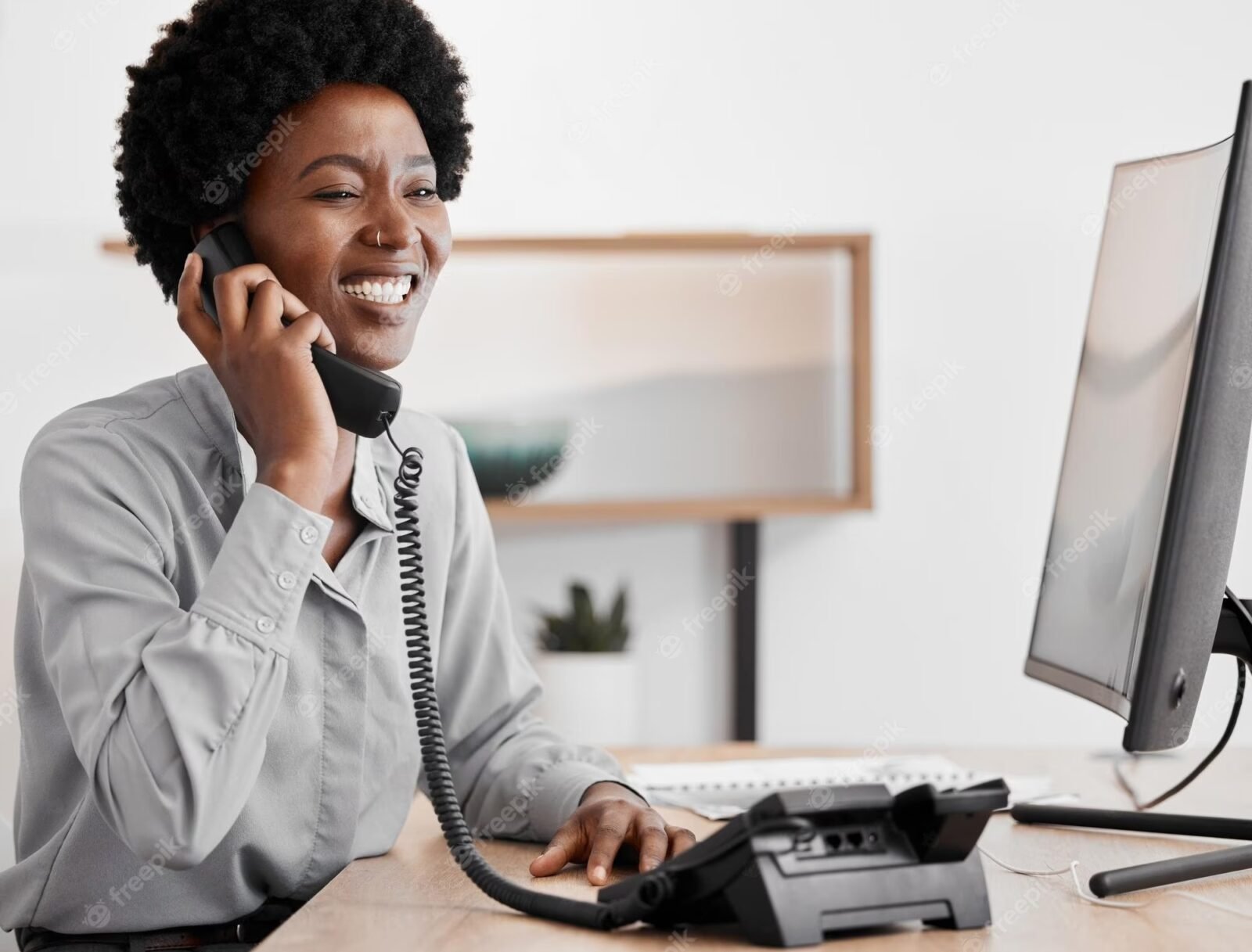 La Communication Professionnelle et l'Accueil Téléphonique Essentiels pour les Secrétaires Bureautiques au Cameroun