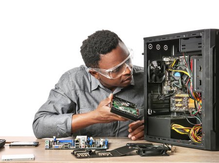 formation en maintenance informatique au Cameroun